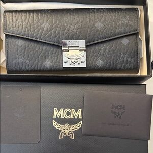 MCM Black Pebbled Visetos Envelope Wallet with Silver Lock